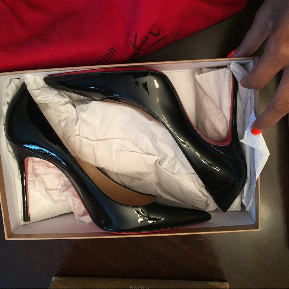 Christian Louboutin, Décolleté 554 Patent size 9US/ 39.5 BLACK NEGOTIABLE - Picture 3 of 6